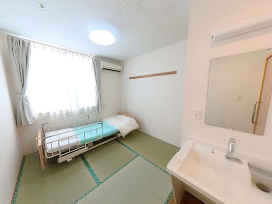 自然光が差し込む和室