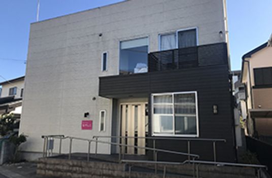 入口スロープ付き建物