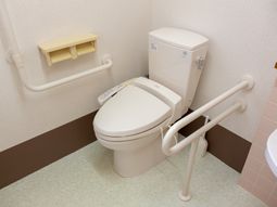 手すり付きトイレ