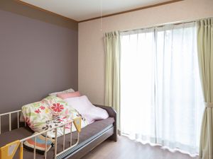 明るい個室の居室