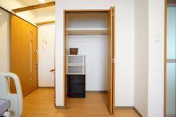 整理された居室のクローゼット