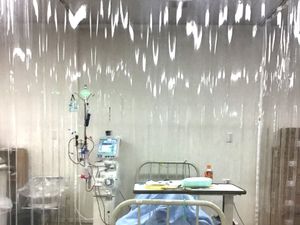 透析室のベッド周辺  