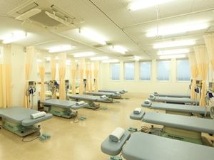 機能訓練室のベッド  