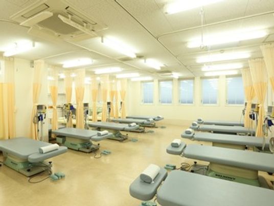 機能訓練室のベッド  