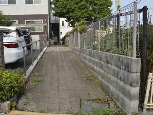 スロープ付きエントランス