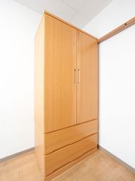 木製の大型クローゼット