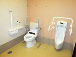 バリアフリー設計のトイレ