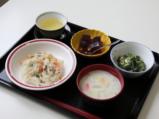 栄養バランスの食事提供