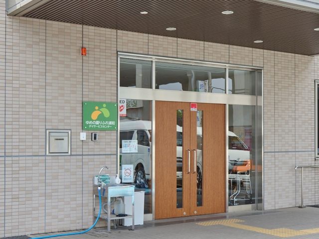 広さを感じるエントランス エントランス 明るく開放的な玄関は、広いスペースを確保しています。訪れる方を心地よく迎えます。