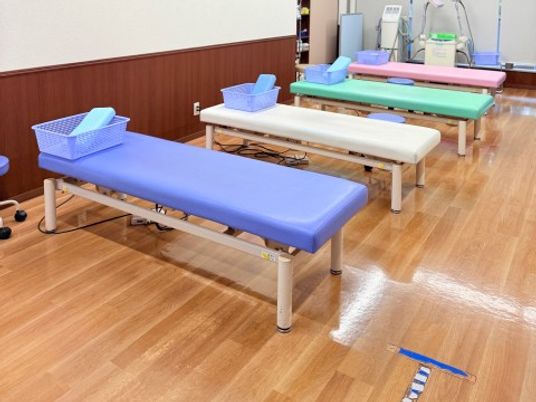 機能訓練室のベッド  