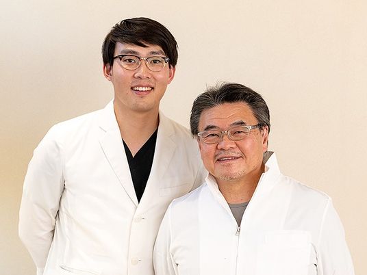 笑顔のスタッフ2人 スタッフイメージ  