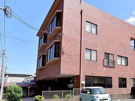 赤レンガの建物外観  