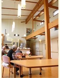 木目調の温かいダイニング