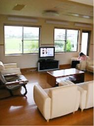 明るい共用リビング