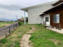 田舎にある施設の庭