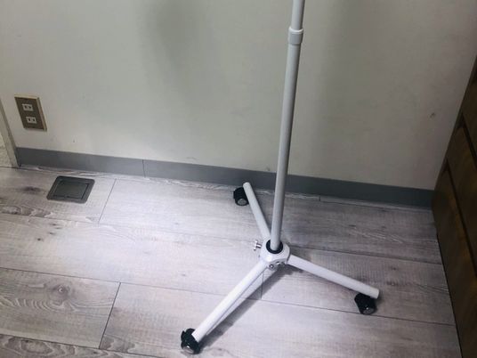 移動式ポールの足元  