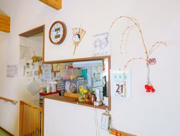 暖かみのある受付角度