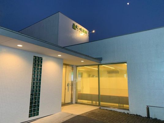 夜の正面玄関  