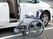車いすと送迎車  