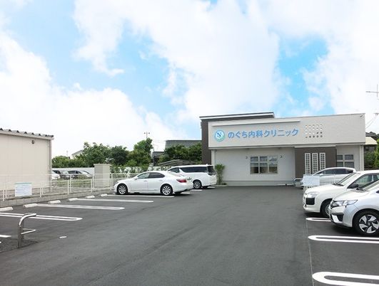 クリニックの駐車場外観  