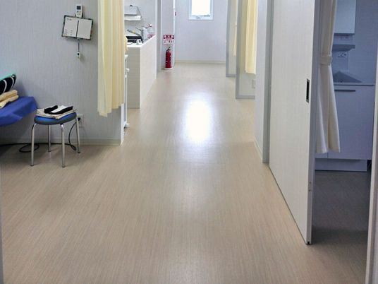明るい廊下の様子  