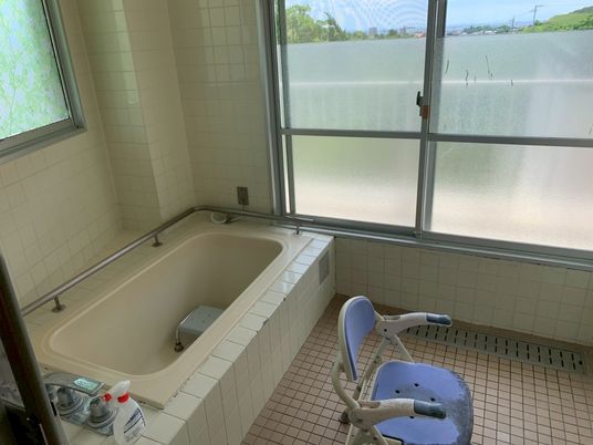車椅子対応の浴室
