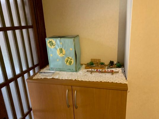 棚の上の書類箱