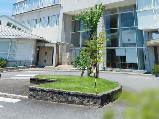 建物正面の外観  
