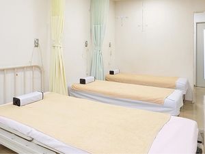 機能訓練室のベッド  