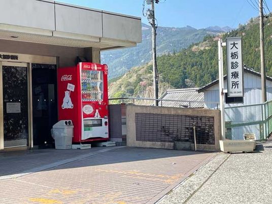 施設前の外観  