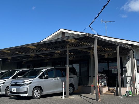 駐車スペースのある建物