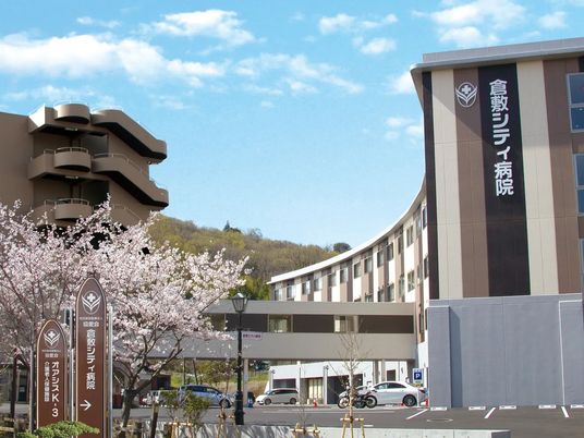 春の病院外観  