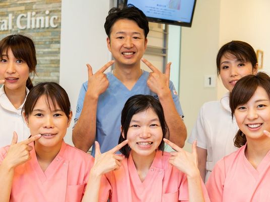 笑顔のスタッフ集合  