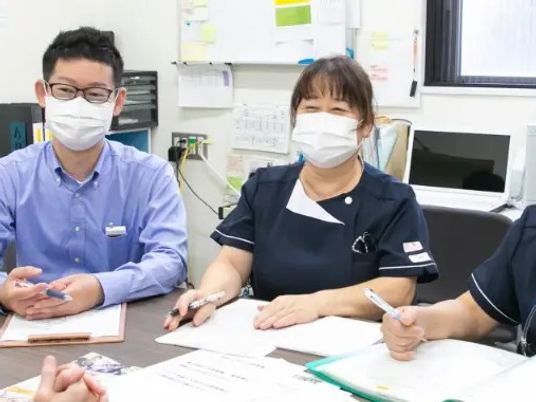 打ち合わせ中のスタッフイメージ  