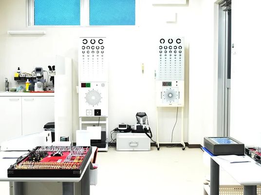 機能訓練室の視力検査機器  