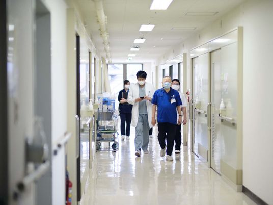 スタッフが歩く廊下  
