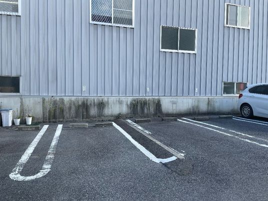 駐車場の建物外観  