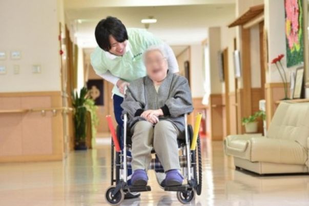 車椅子利用者の廊下