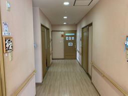 手すり付きの廊下