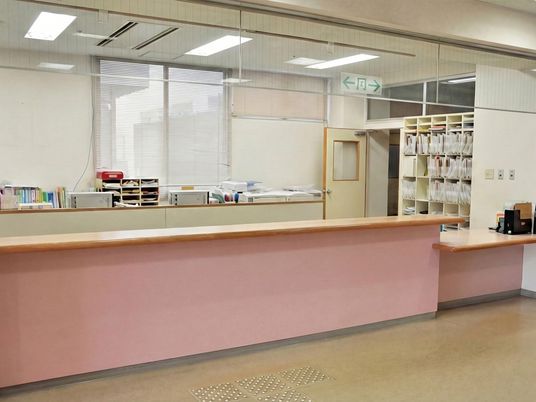 受付カウンターのあるロビー  
