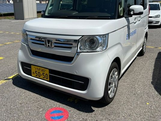 送迎車の駐車場  