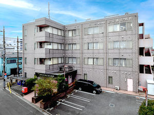 多目的な建物の外観