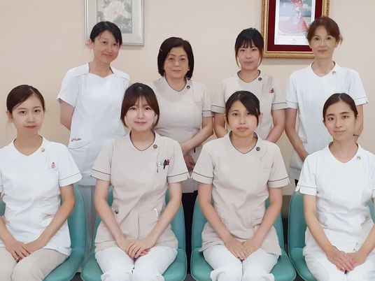 スタッフ集合の室内  