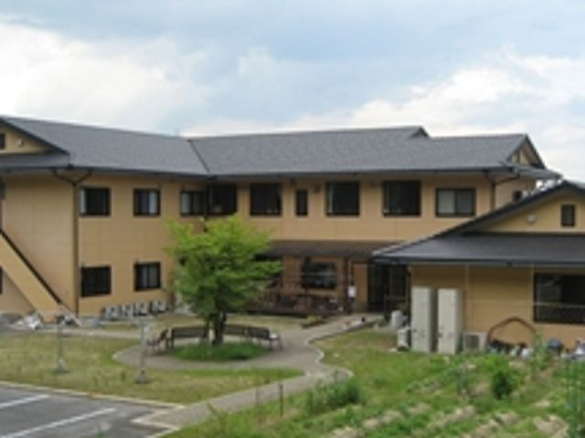 庭が広がる外観 外観 自然豊かな環境で、落ち着いた雰囲気が感じられる建物です。