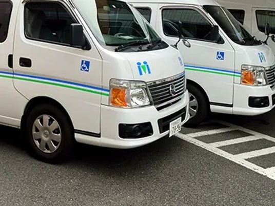 送迎車の駐車場  
