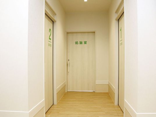 処置室前の廊下  