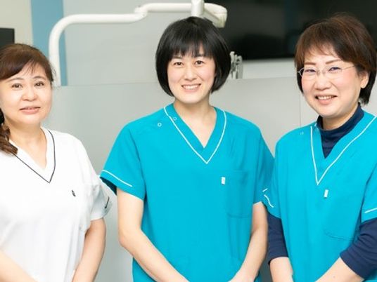 スタッフ3人の集合  
