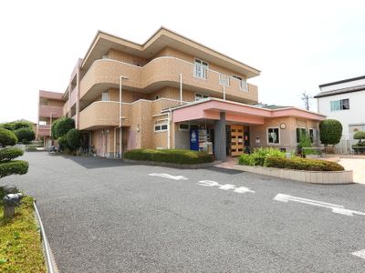 外観の明るい建物