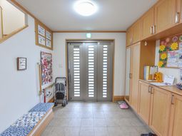 廊下にある木製家具