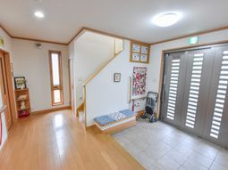 明るい廊下と階段